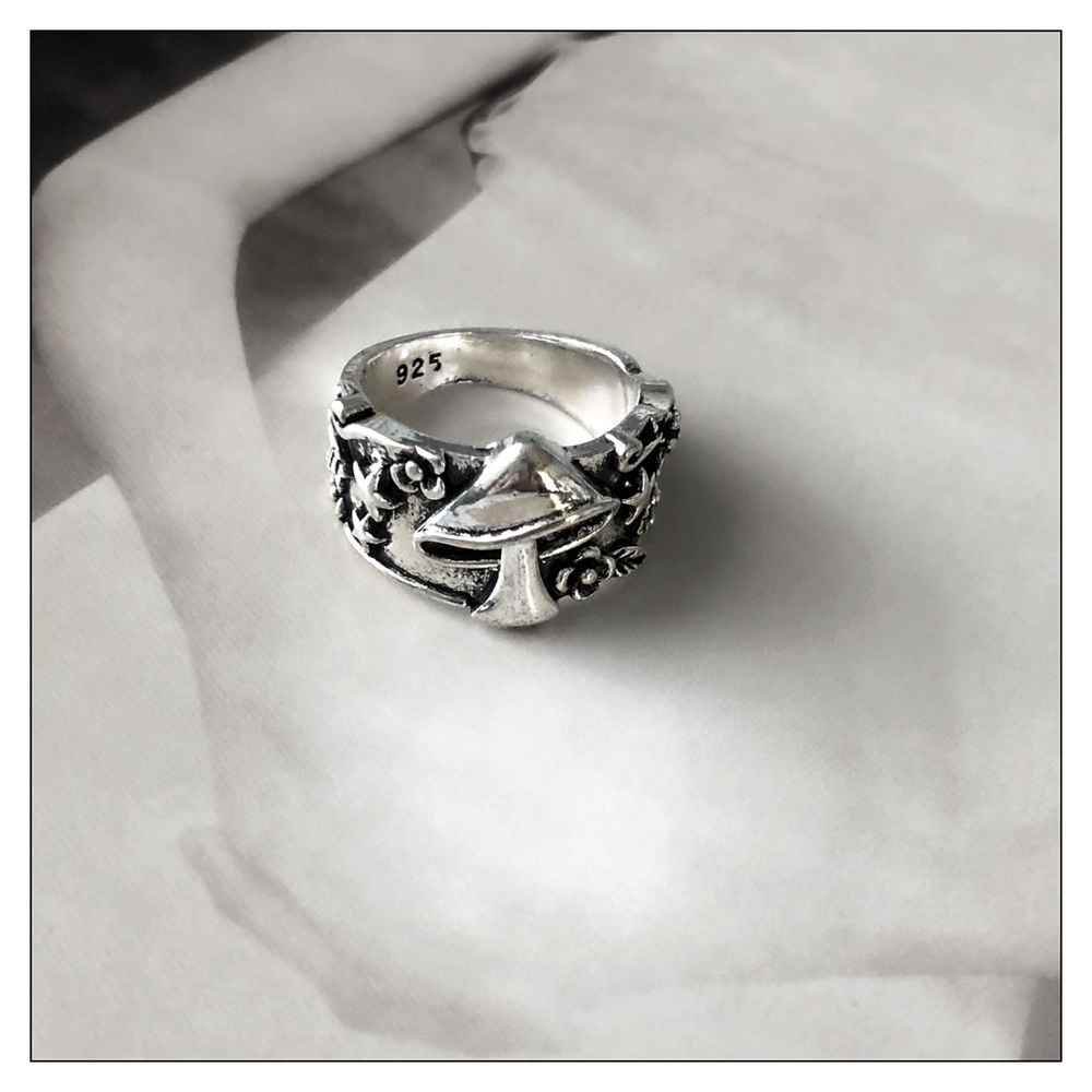 NEW Silver Plated Retro Psychedelic Magic Mushroom Ring